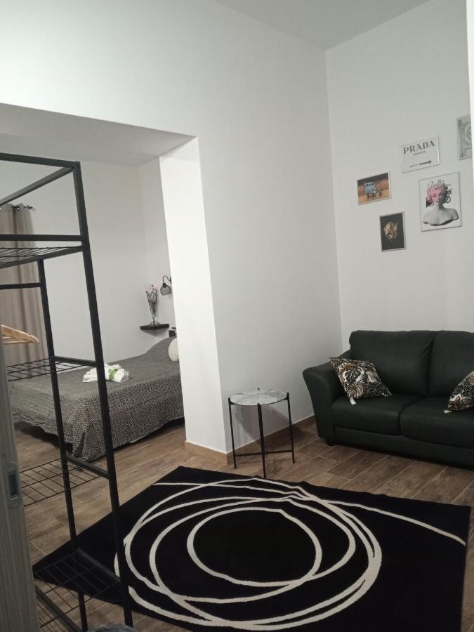 קליארי Living G Room מראה חיצוני תמונה